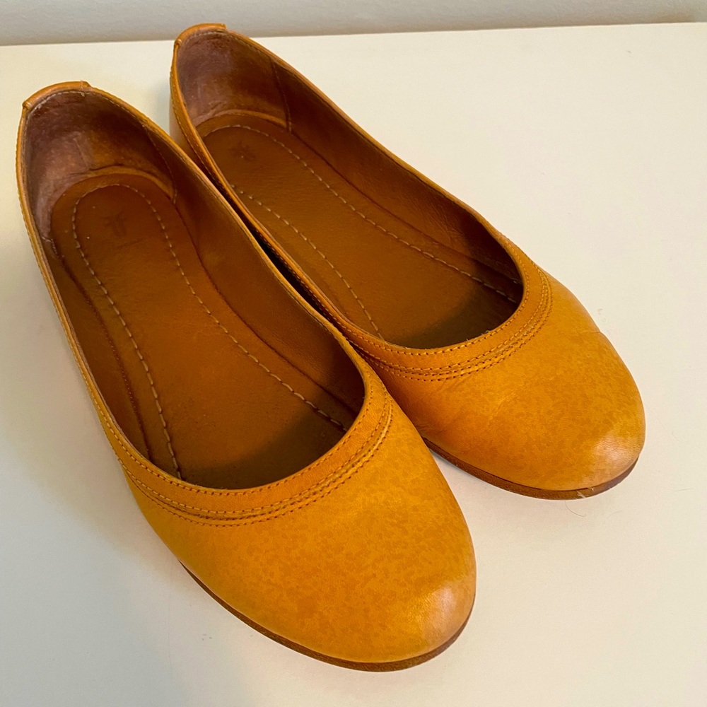 Frye Carson leather ballet flat